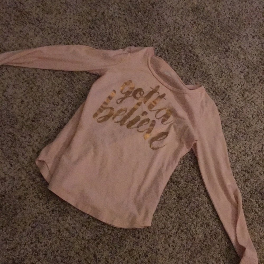 A kind sleeve shirt